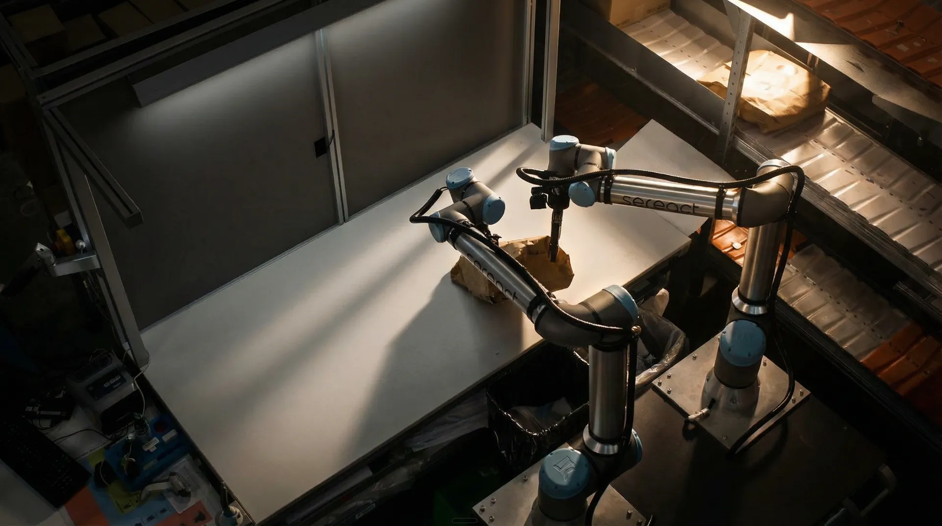 Dual-arm system handling a returned item